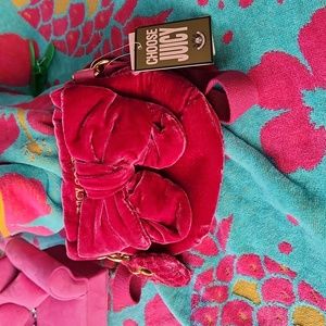 JUICY COUTURE FUSHIA VELVET CROSSBODY NWT
